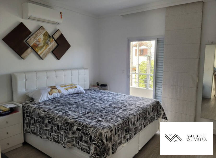 Casa à venda com 3 quartos, 210m² - Foto 2