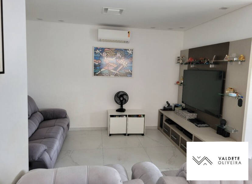 Casa à venda com 3 quartos, 210m² - Foto 1