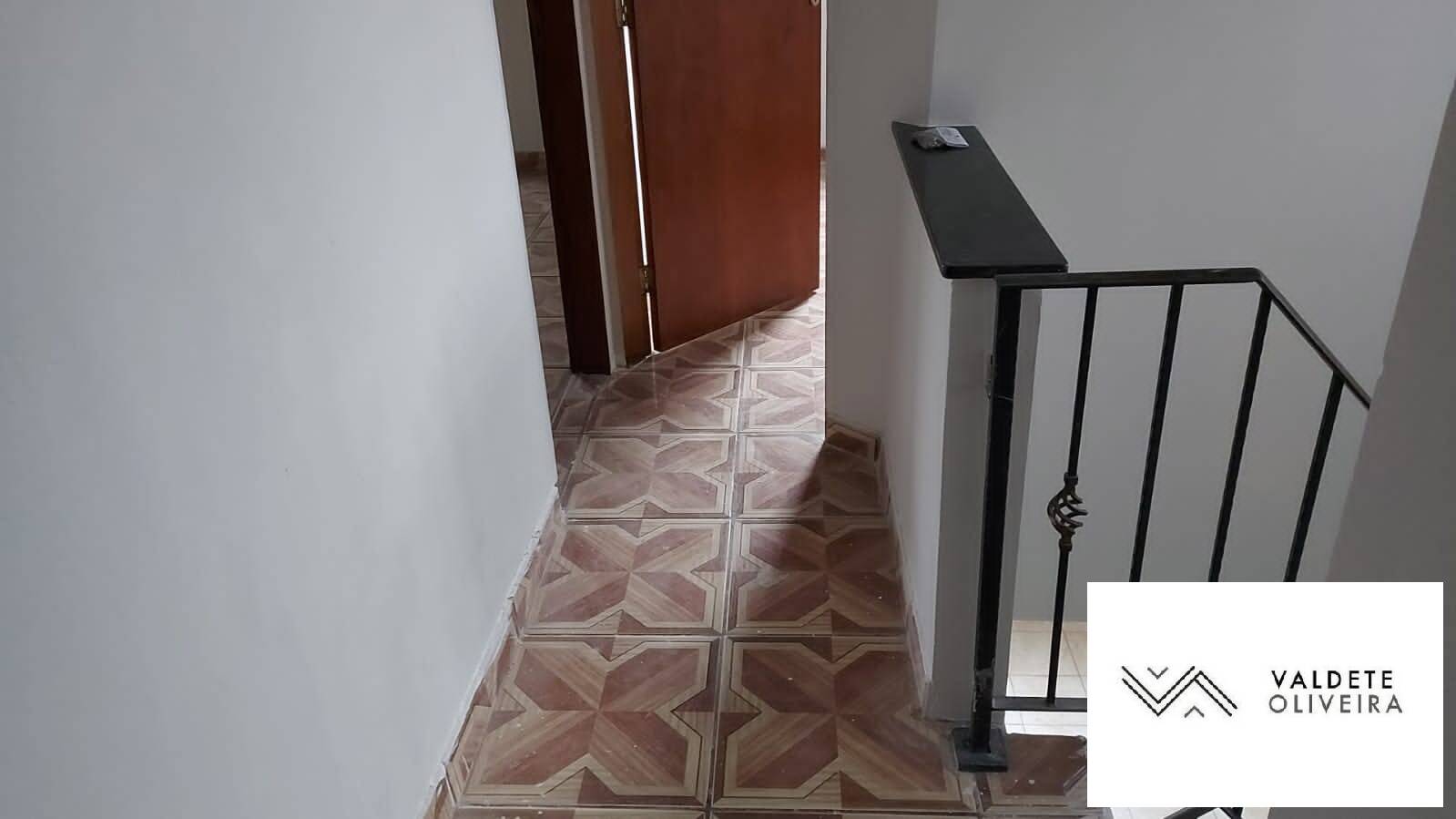 Casa à venda com 3 quartos, 144m² - Foto 2