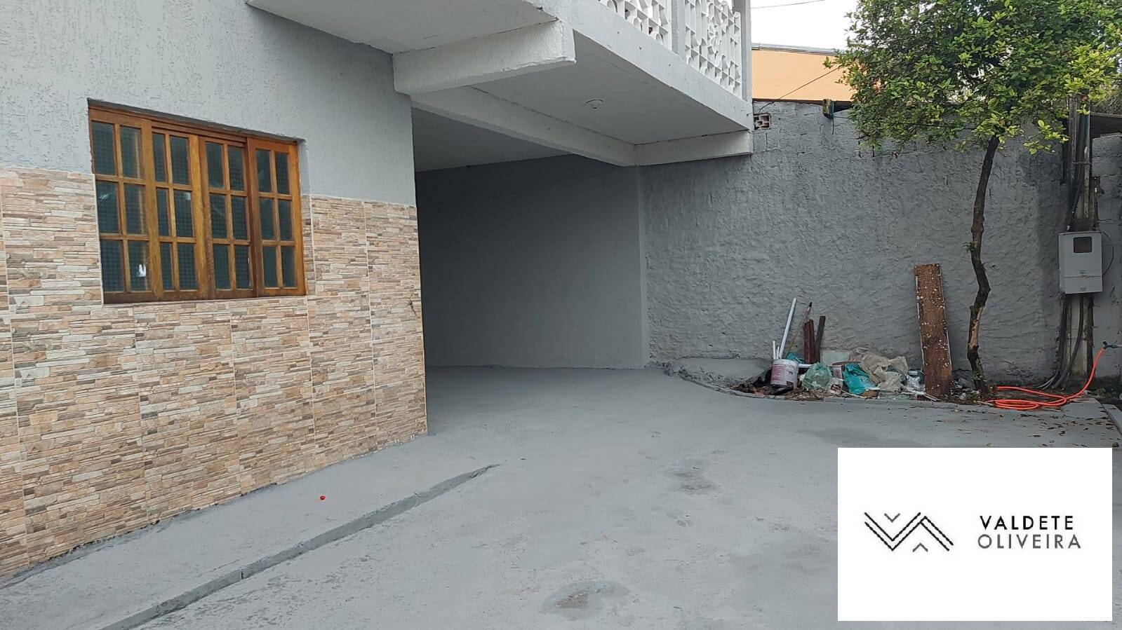 Casa à venda com 3 quartos, 144m² - Foto 1