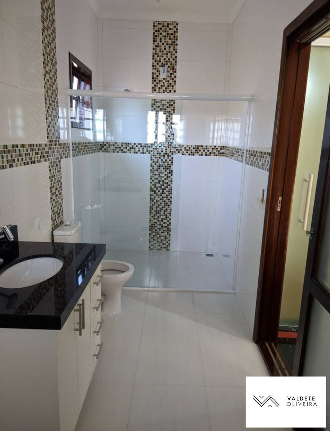 Casa à venda e aluguel com 4 quartos, 240m² - Foto 2