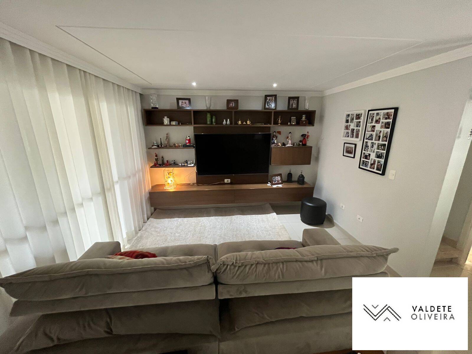 Casa à venda com 3 quartos, 200m² - Foto 2