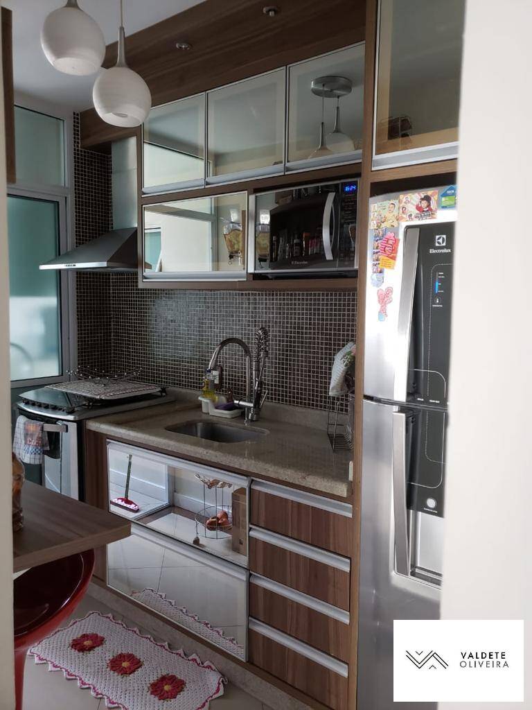 Apartamento à venda com 3 quartos, 73m² - Foto 2