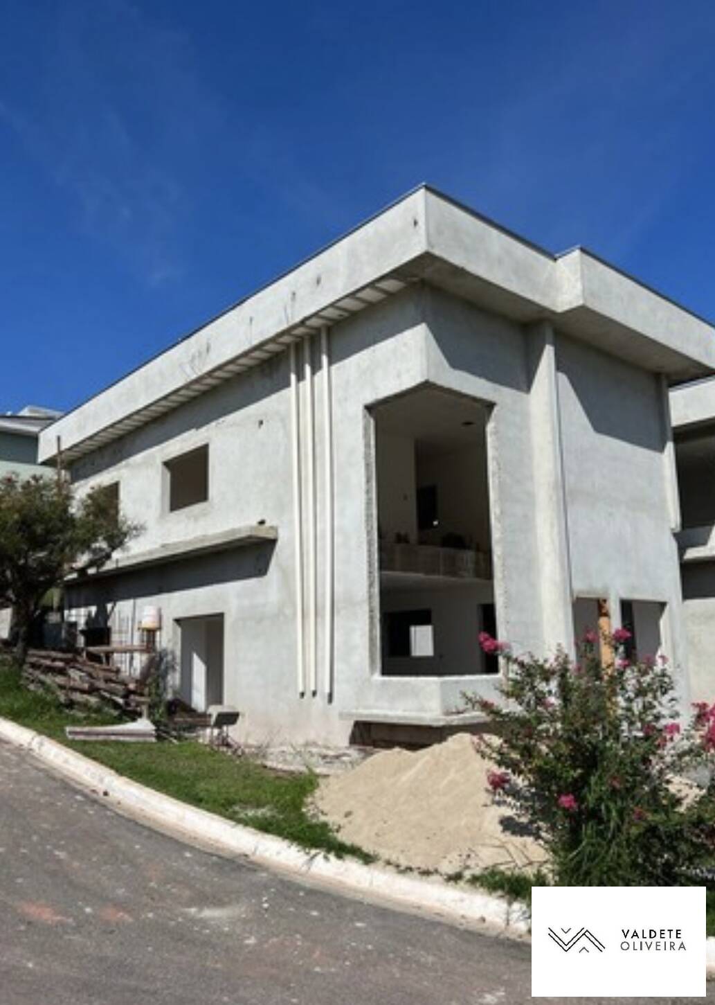 Casa à venda com 3 quartos, 157m² - Foto 1