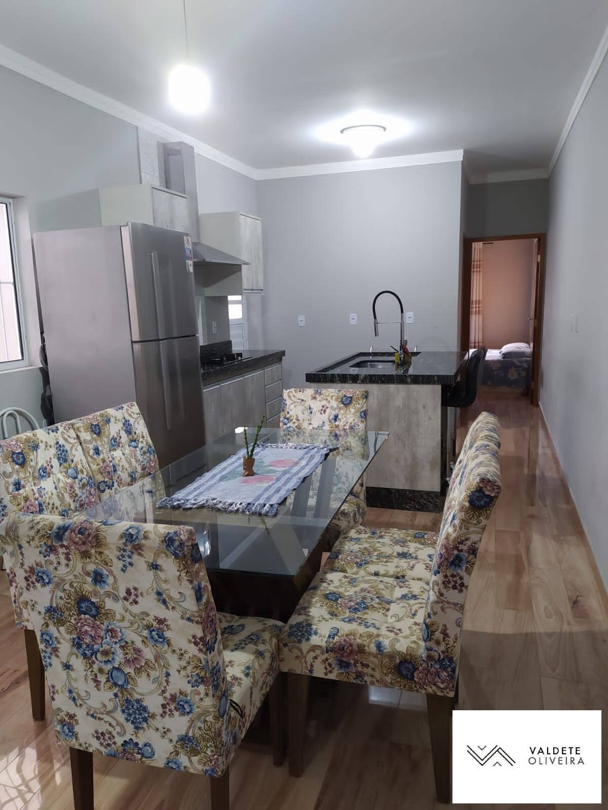 Casa à venda com 2 quartos, 50m² - Foto 1