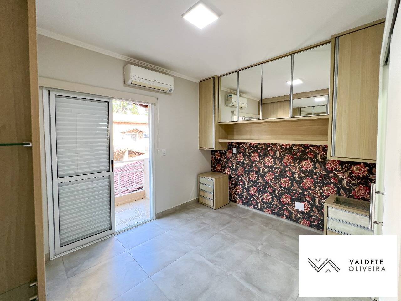 Casa à venda com 3 quartos, 120m² - Foto 2