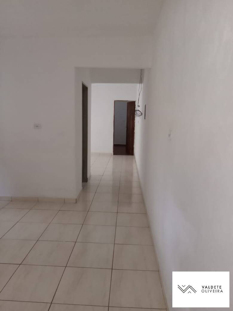 Casa à venda com 2 quartos, 110m² - Foto 4