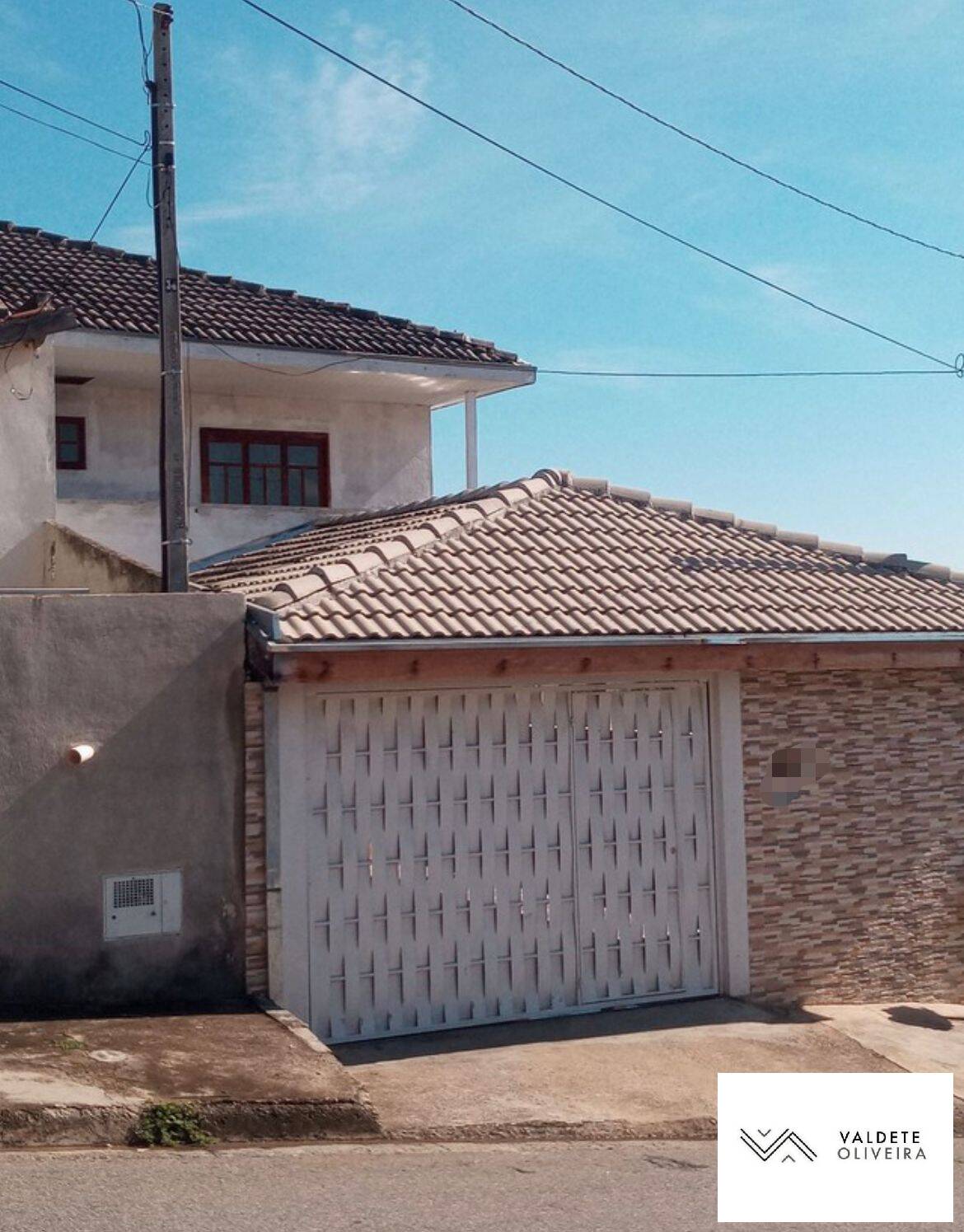 Casa à venda com 3 quartos, 118m² - Foto 1