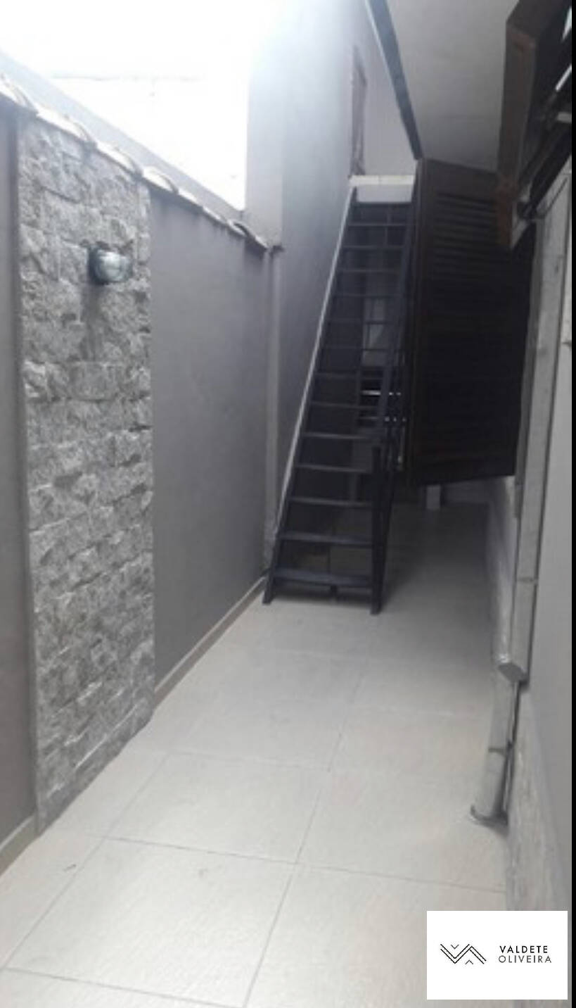 Casa à venda com 3 quartos, 190m² - Foto 2