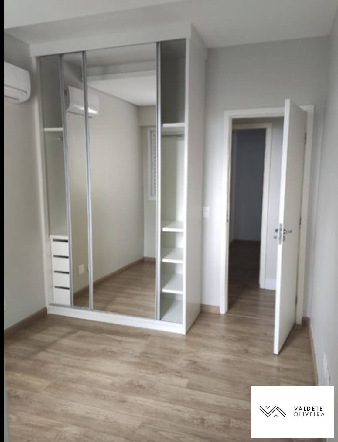 Apartamento à venda com 3 quartos, 143m² - Foto 3