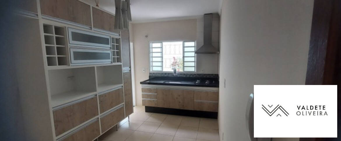 Casa à venda com 2 quartos, 107m² - Foto 1