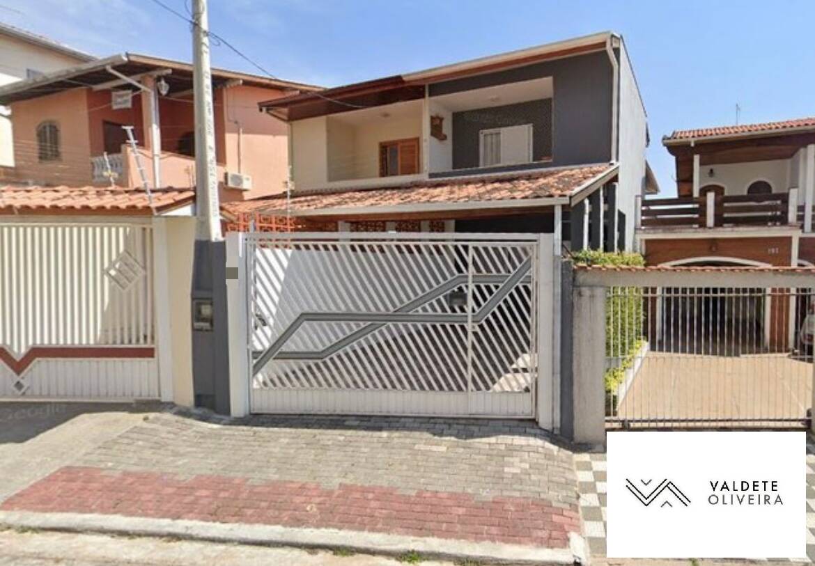 Casa à venda com 3 quartos, 240m² - Foto 1