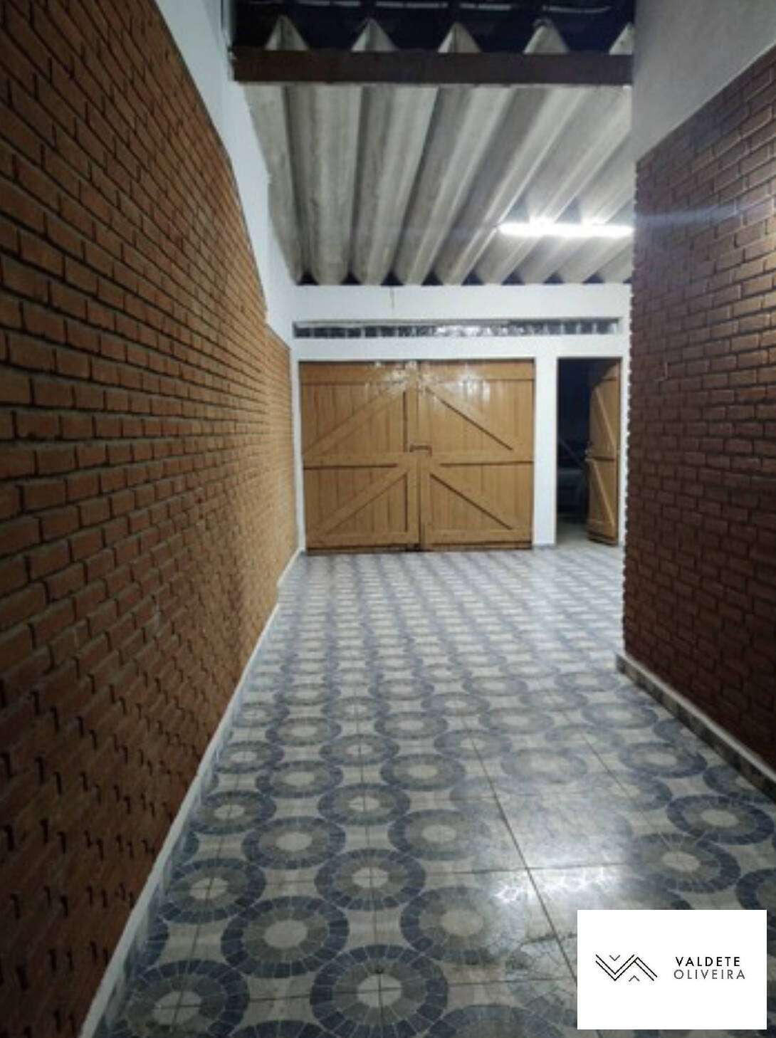 Casa à venda com 2 quartos, 170m² - Foto 2