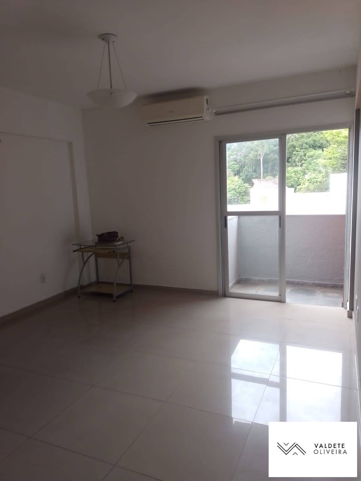 Apartamento à venda com 2 quartos, 62m² - Foto 1