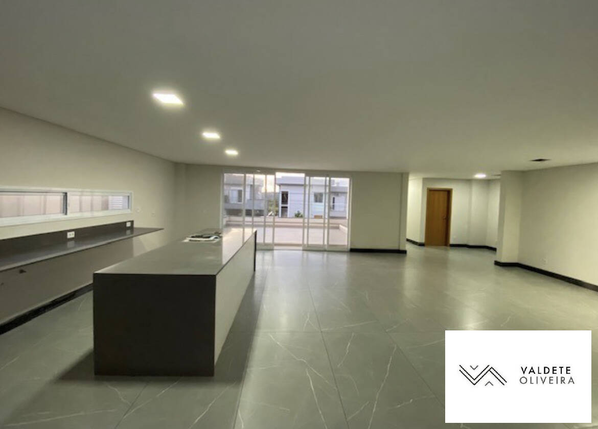 Casa à venda com 3 quartos, 370m² - Foto 2