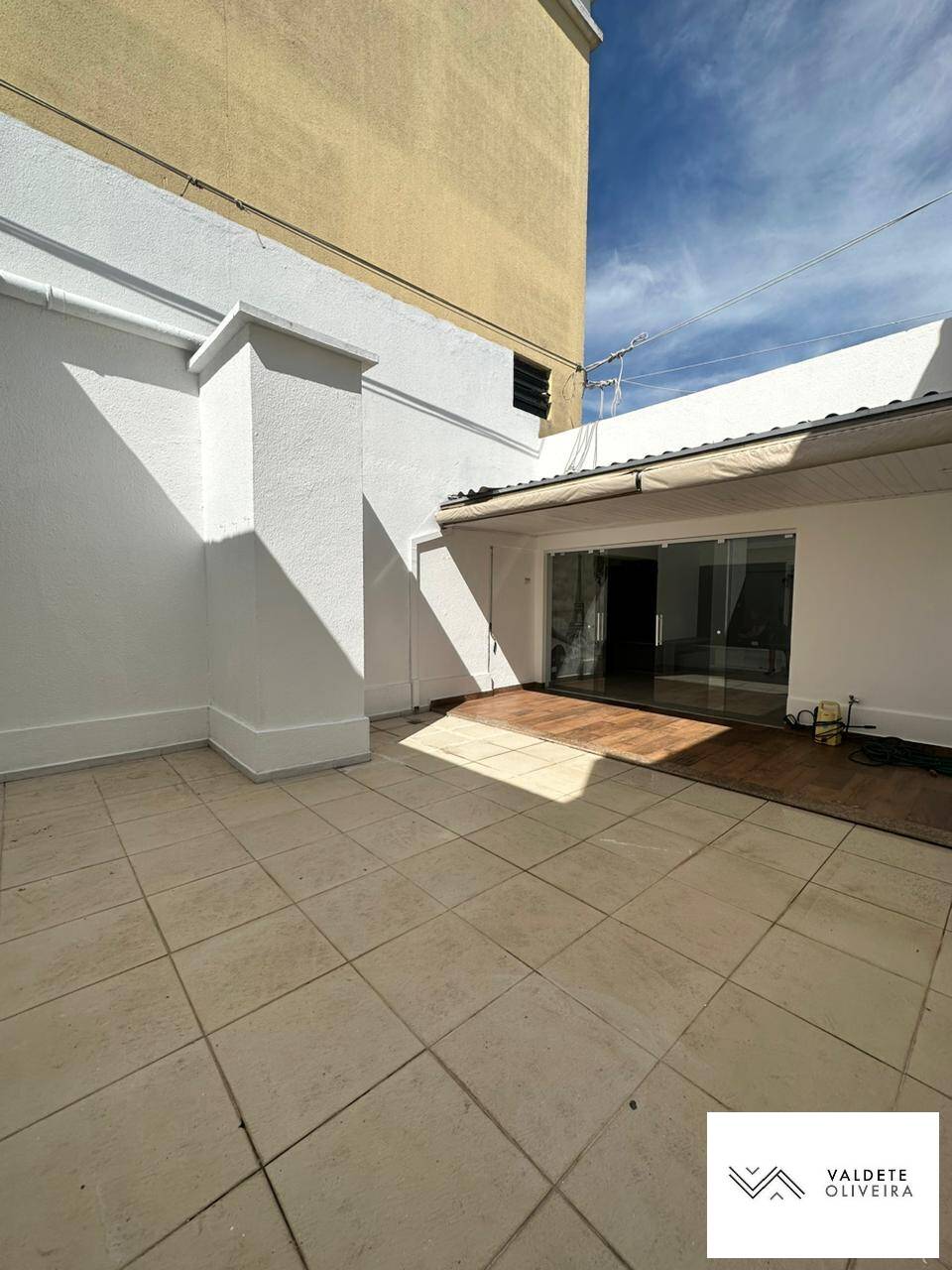 Apartamento à venda com 3 quartos, 143m² - Foto 2