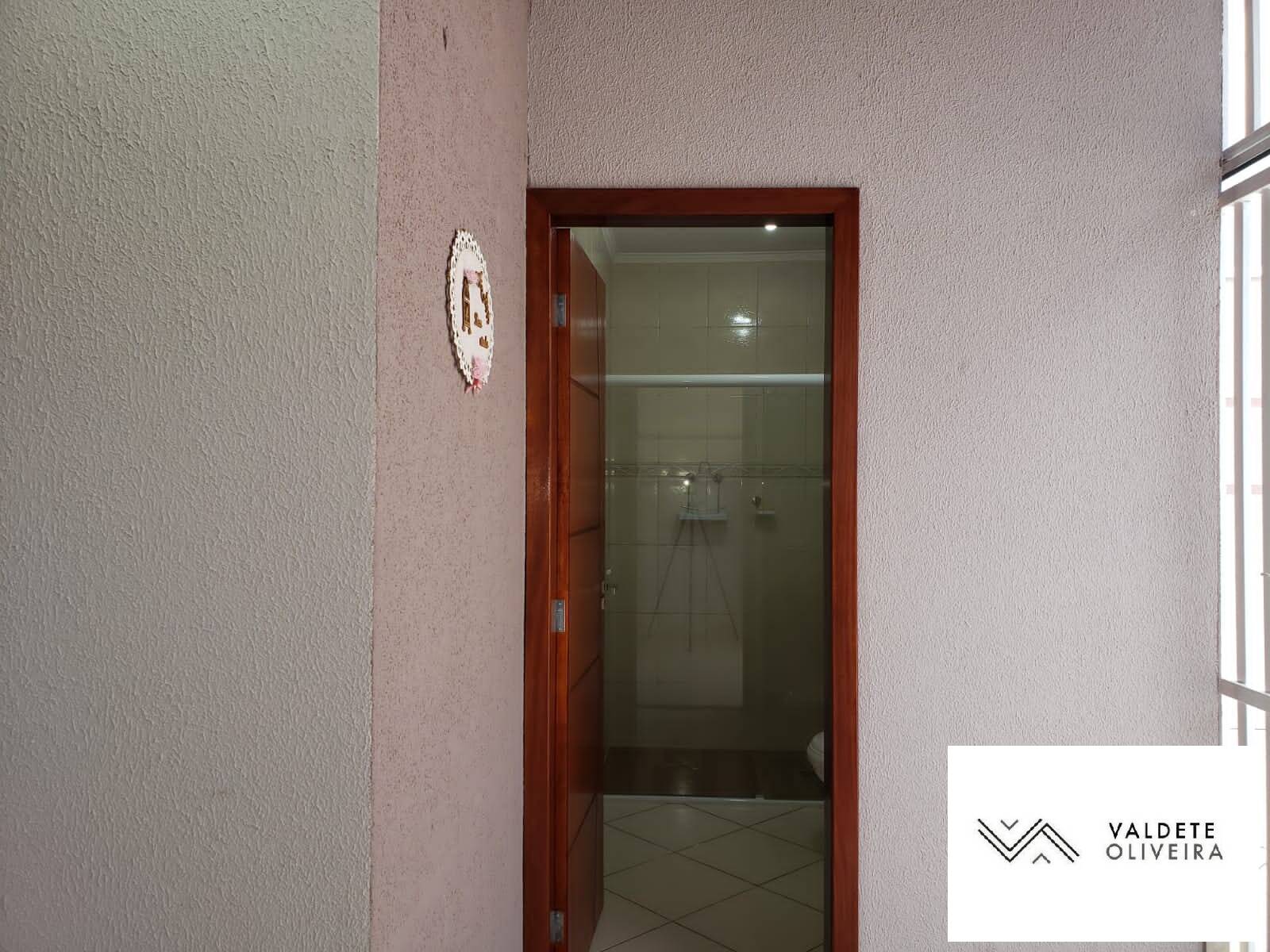 Casa à venda com 2 quartos, 90m² - Foto 3