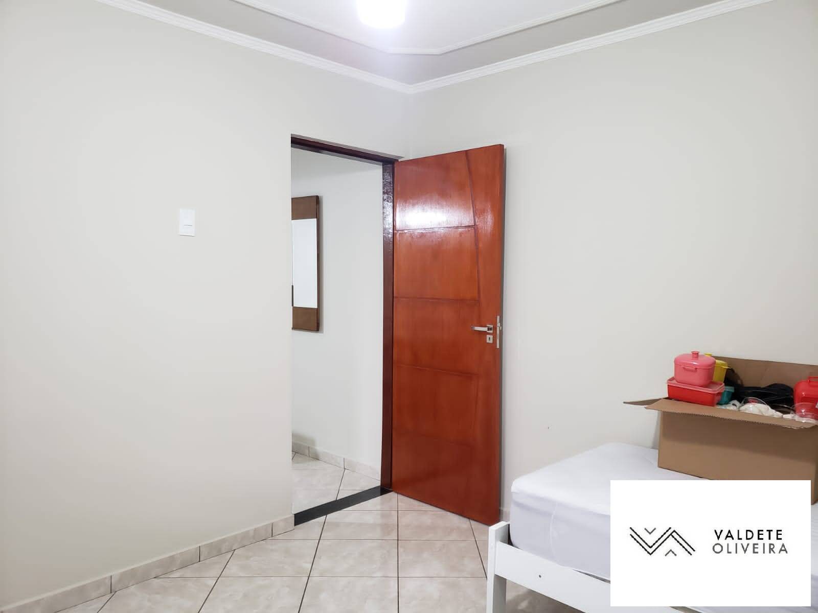 Casa à venda com 2 quartos, 90m² - Foto 4