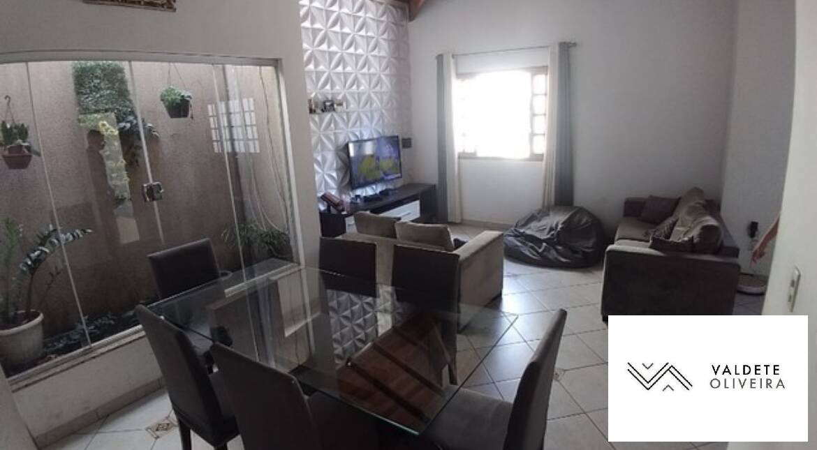 Casa à venda com 3 quartos, 300m² - Foto 1