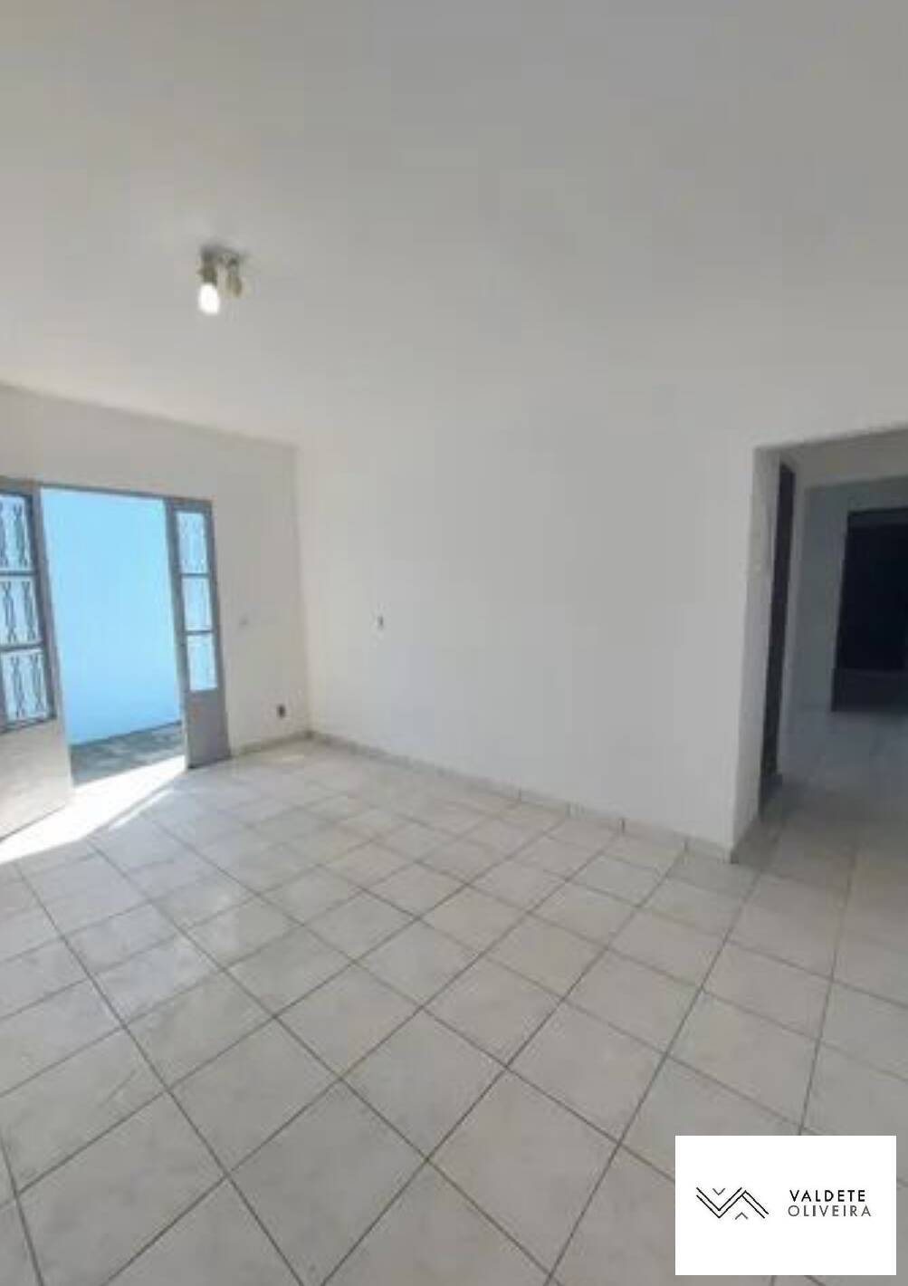 Casa à venda com 3 quartos, 124m² - Foto 1