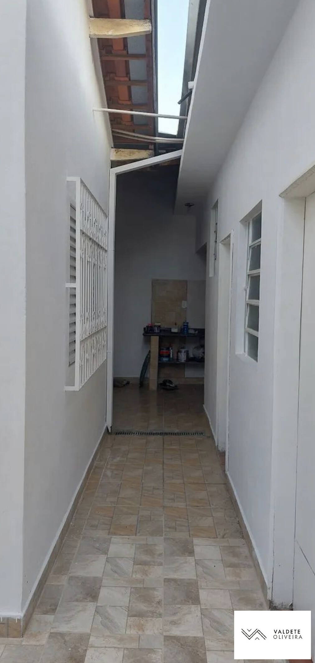 Casa à venda com 5 quartos, 180m² - Foto 2