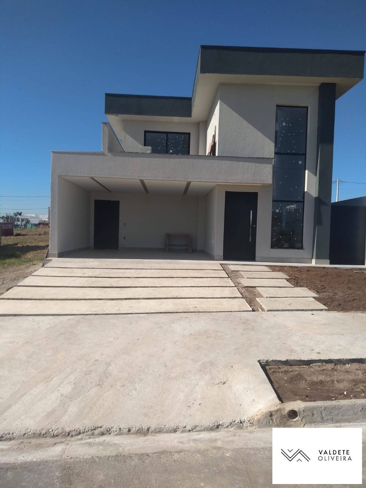 Casa à venda com 3 quartos, 187m² - Foto 1