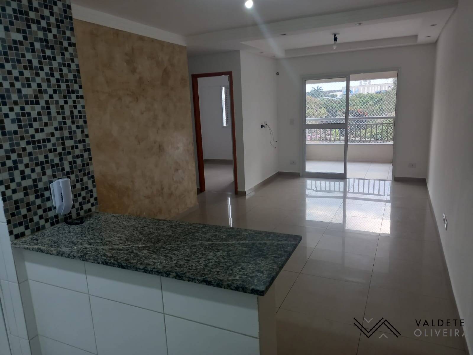 Apartamento à venda com 3 quartos, 77m² - Foto 2