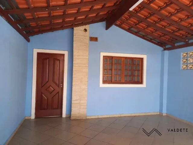 Casa à venda com 3 quartos, 80m² - Foto 1