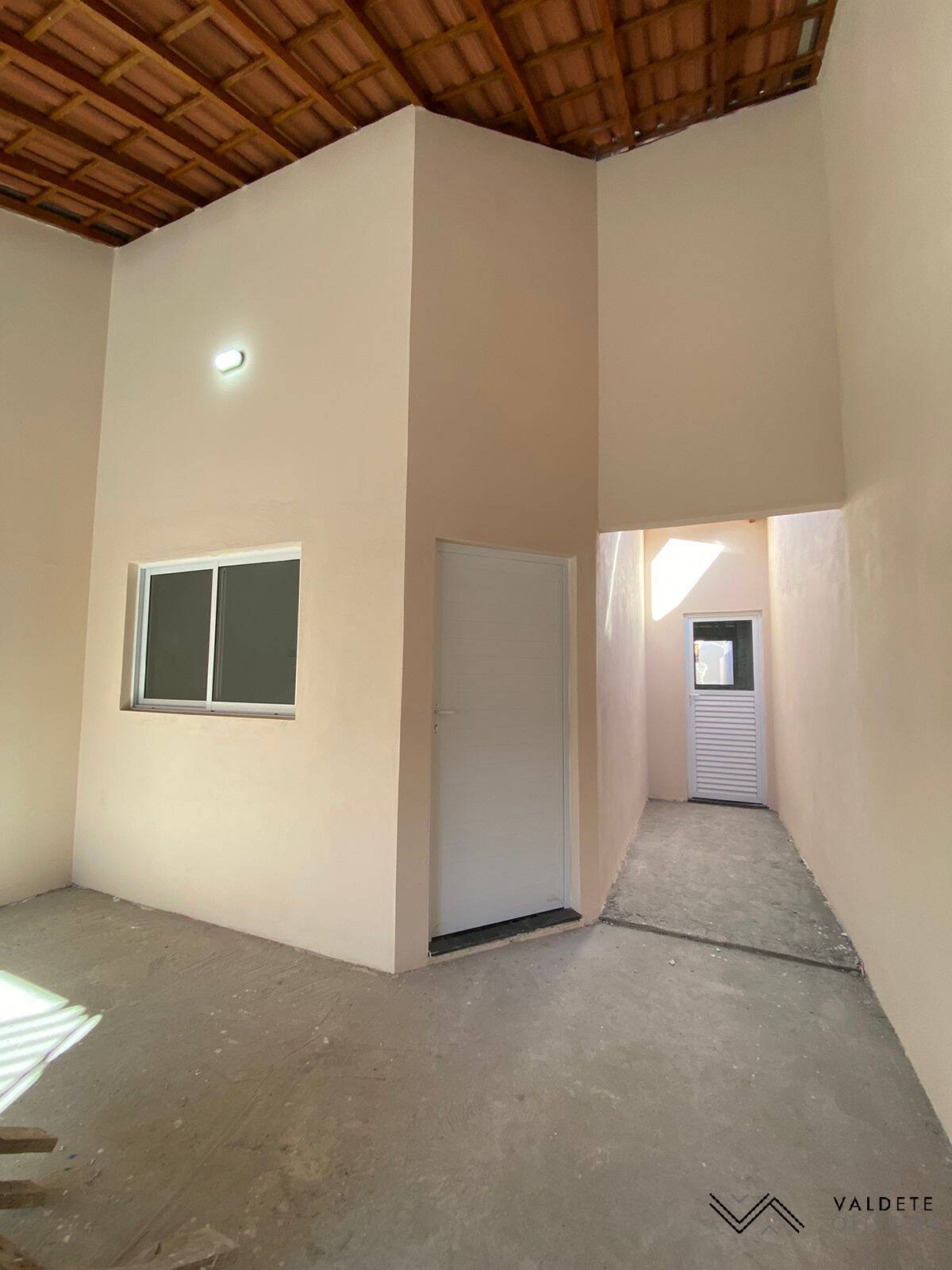 Casa à venda com 2 quartos, 75m² - Foto 1