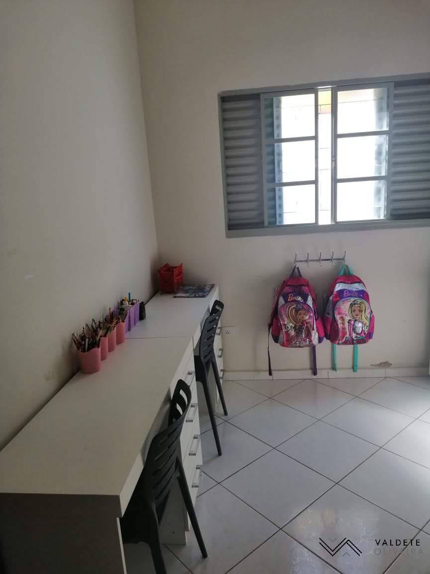 Casa à venda com 4 quartos, 197m² - Foto 14