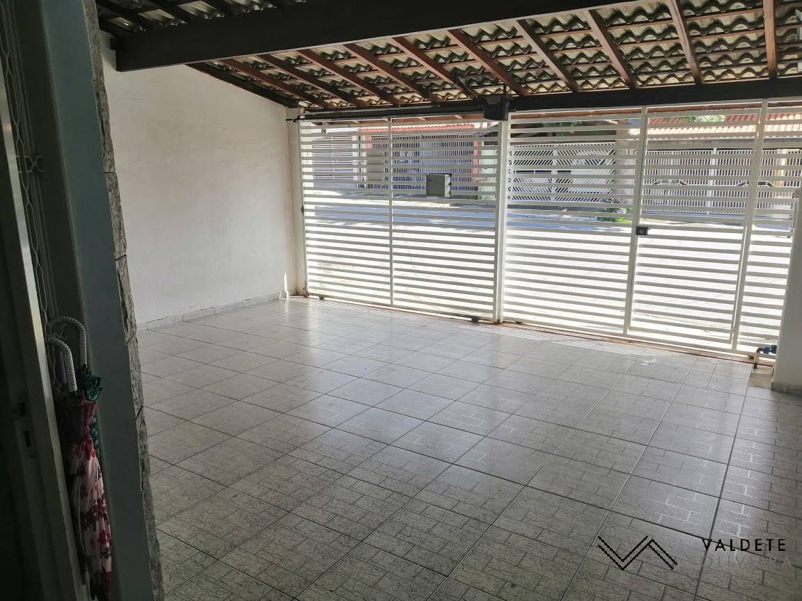 Casa à venda com 4 quartos, 197m² - Foto 3