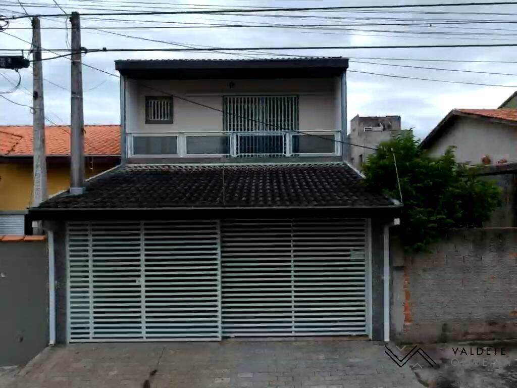 Casa à venda com 4 quartos, 197m² - Foto 1