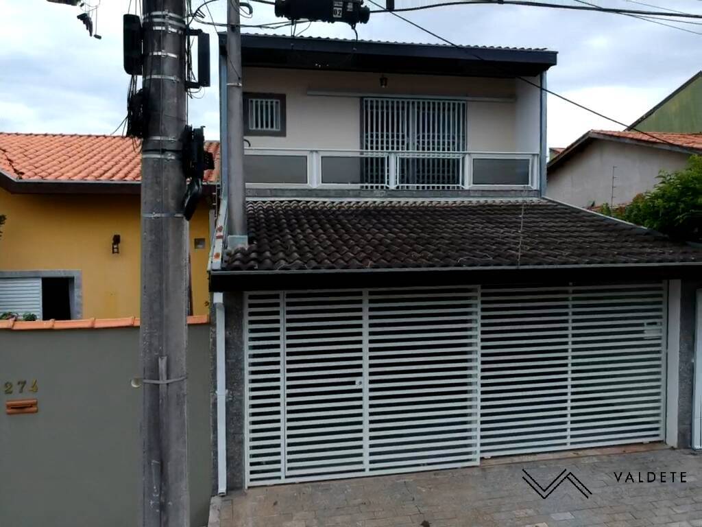 Casa à venda com 4 quartos, 197m² - Foto 2