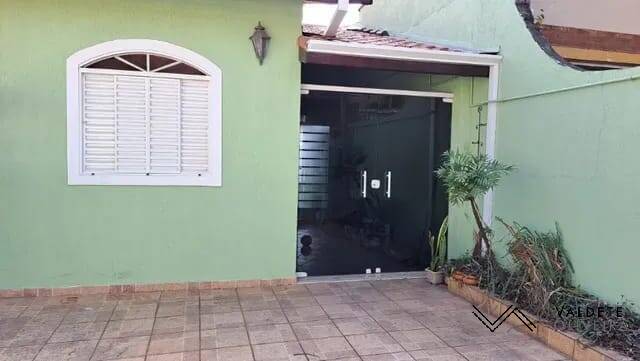 Casa à venda com 2 quartos, 62m² - Foto 2