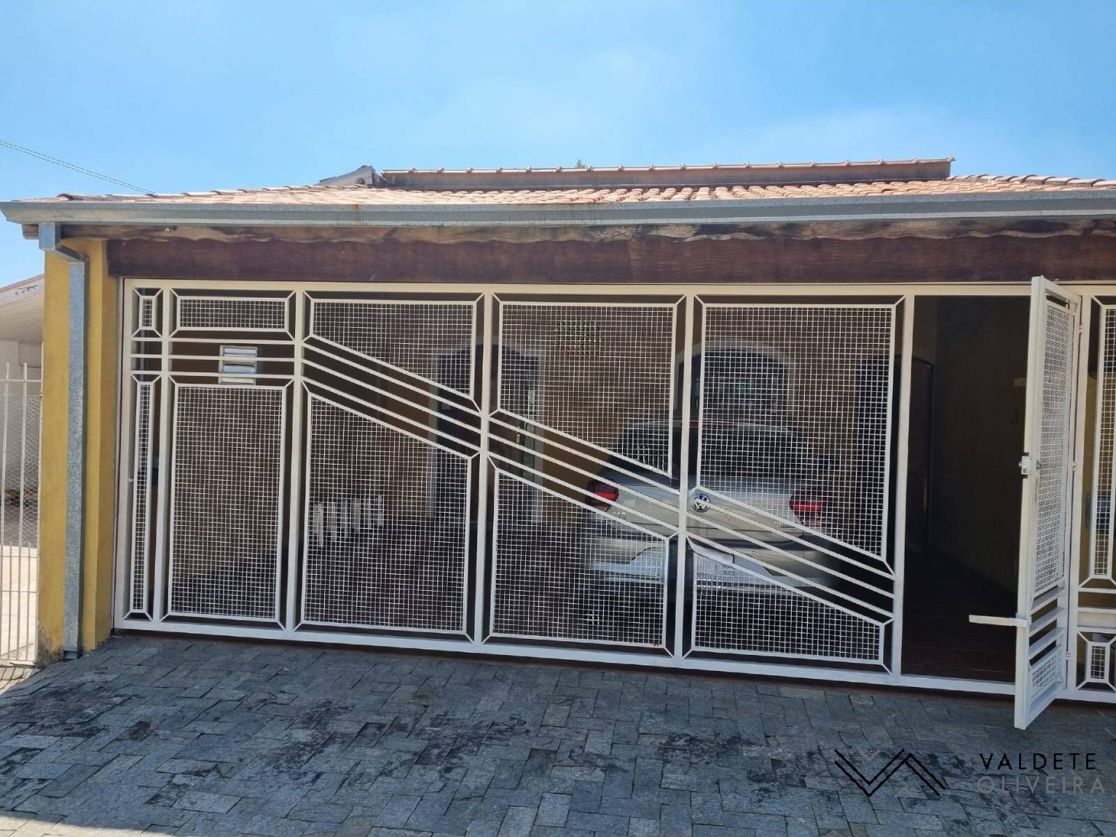 Casa à venda com 3 quartos, 150m² - Foto 1