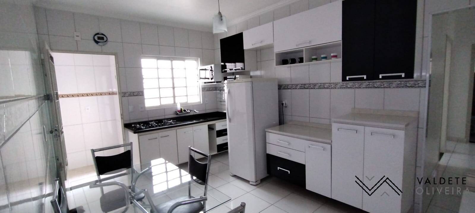 Casa à venda com 2 quartos, 125m² - Foto 9