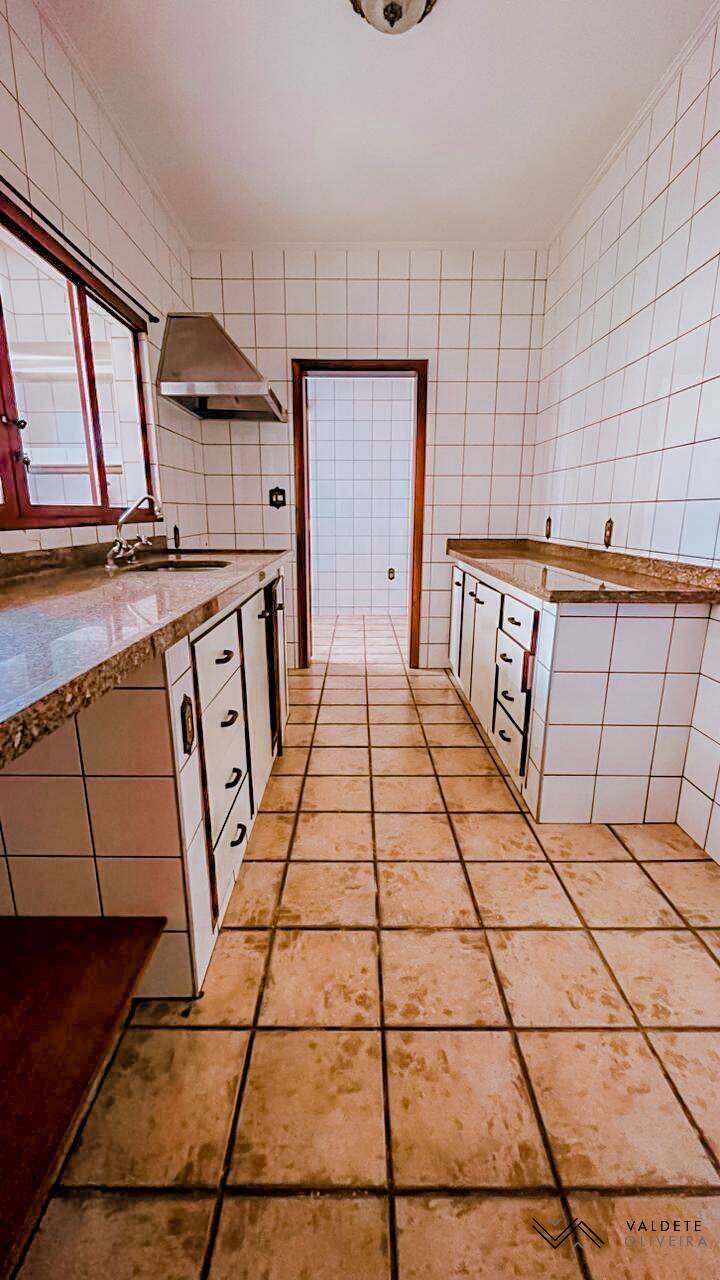 Casa à venda com 4 quartos, 380m² - Foto 6