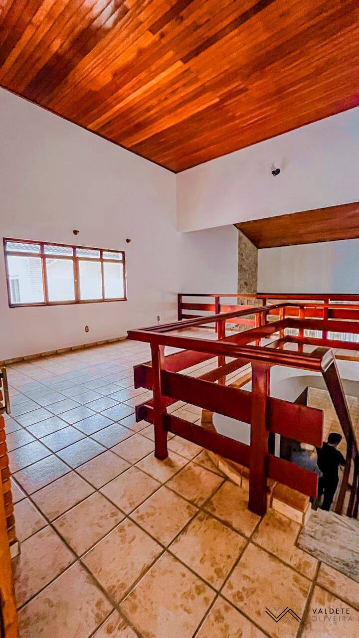 Casa à venda com 4 quartos, 380m² - Foto 9