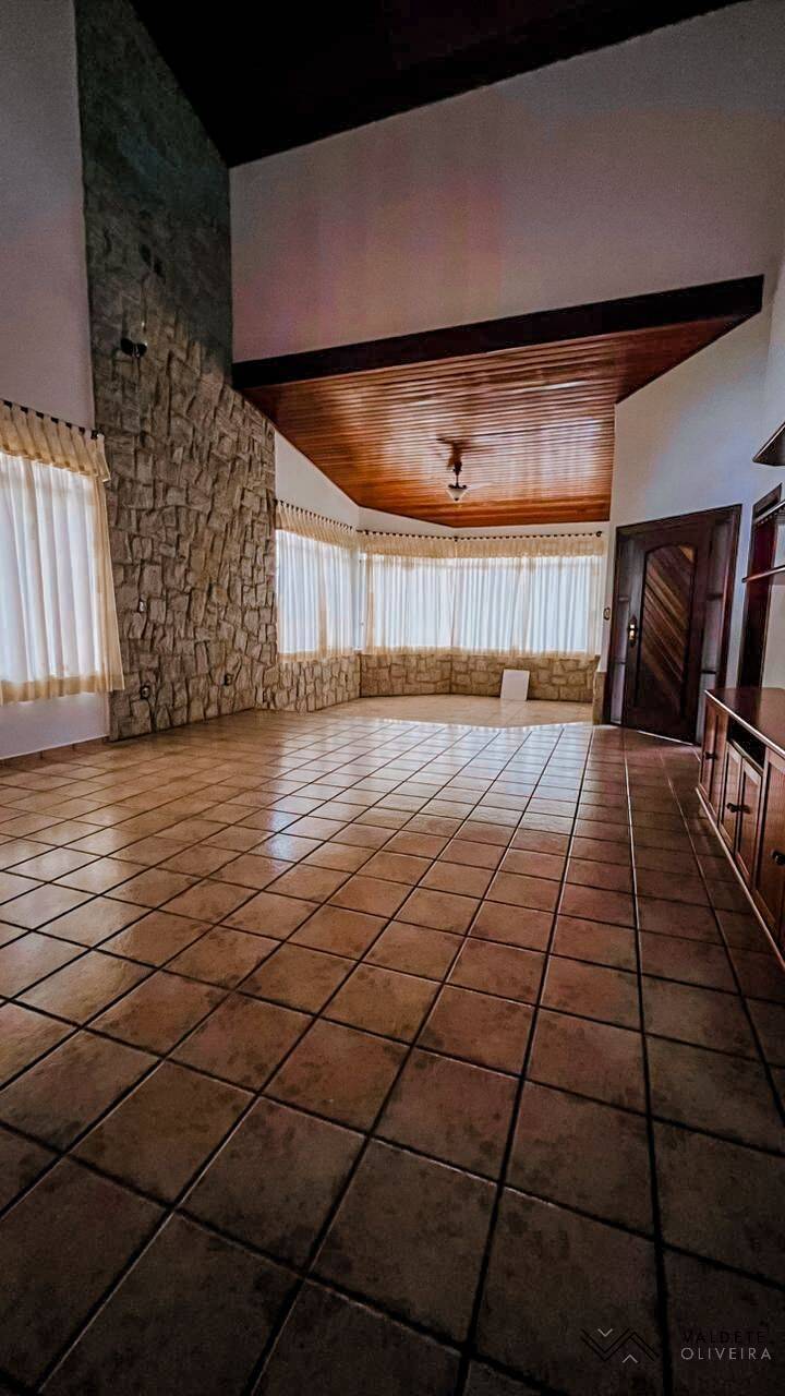 Casa à venda com 4 quartos, 380m² - Foto 3