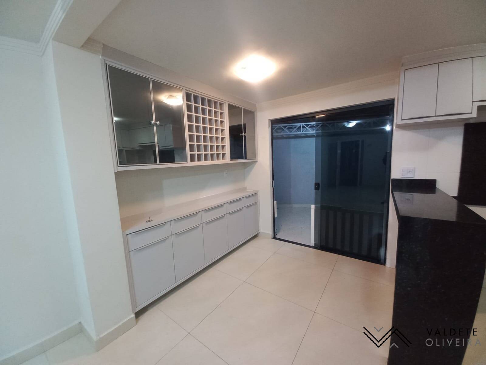 Casa à venda com 2 quartos, 133m² - Foto 1