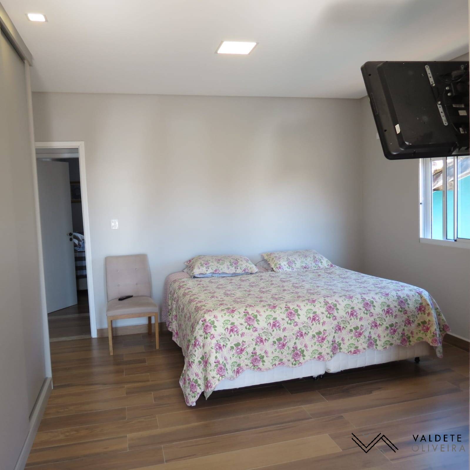 Casa à venda com 3 quartos, 130m² - Foto 3