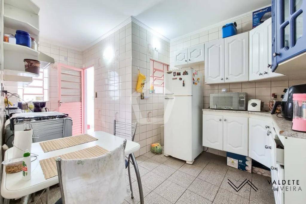 Casa à venda com 3 quartos, 100m² - Foto 4