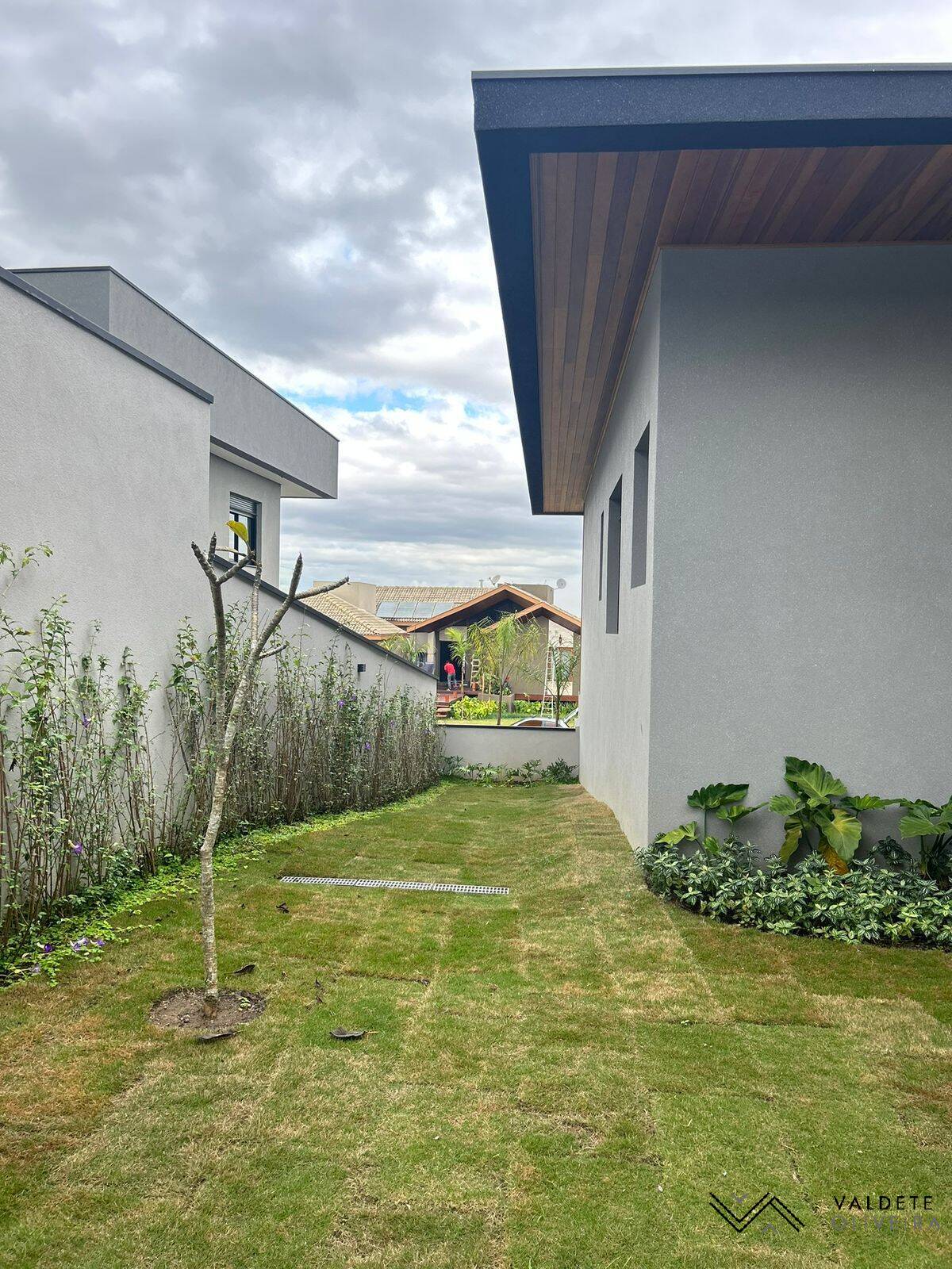 Casa à venda com 4 quartos, 600m² - Foto 2