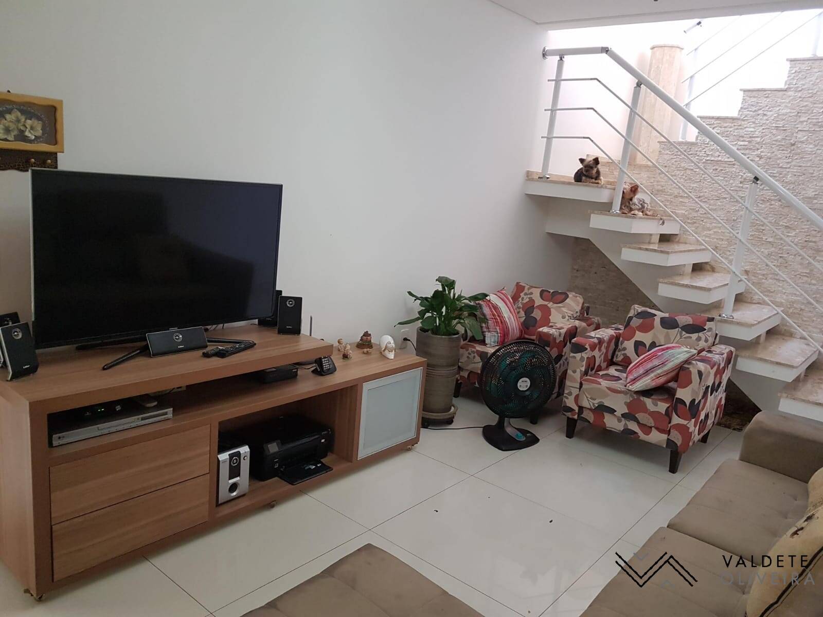 Casa à venda com 3 quartos, 154m² - Foto 1