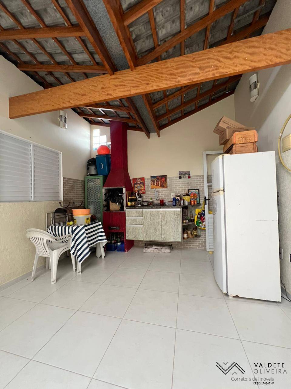 Casa à venda com 3 quartos, 250m² - Foto 2