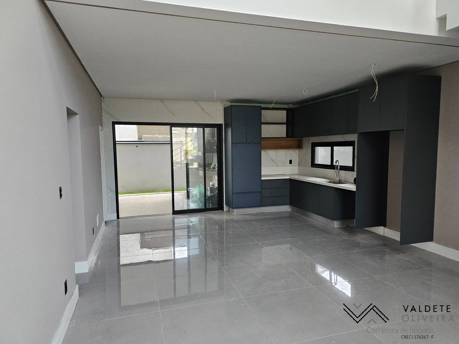 Casa à venda com 4 quartos, 250m² - Foto 9