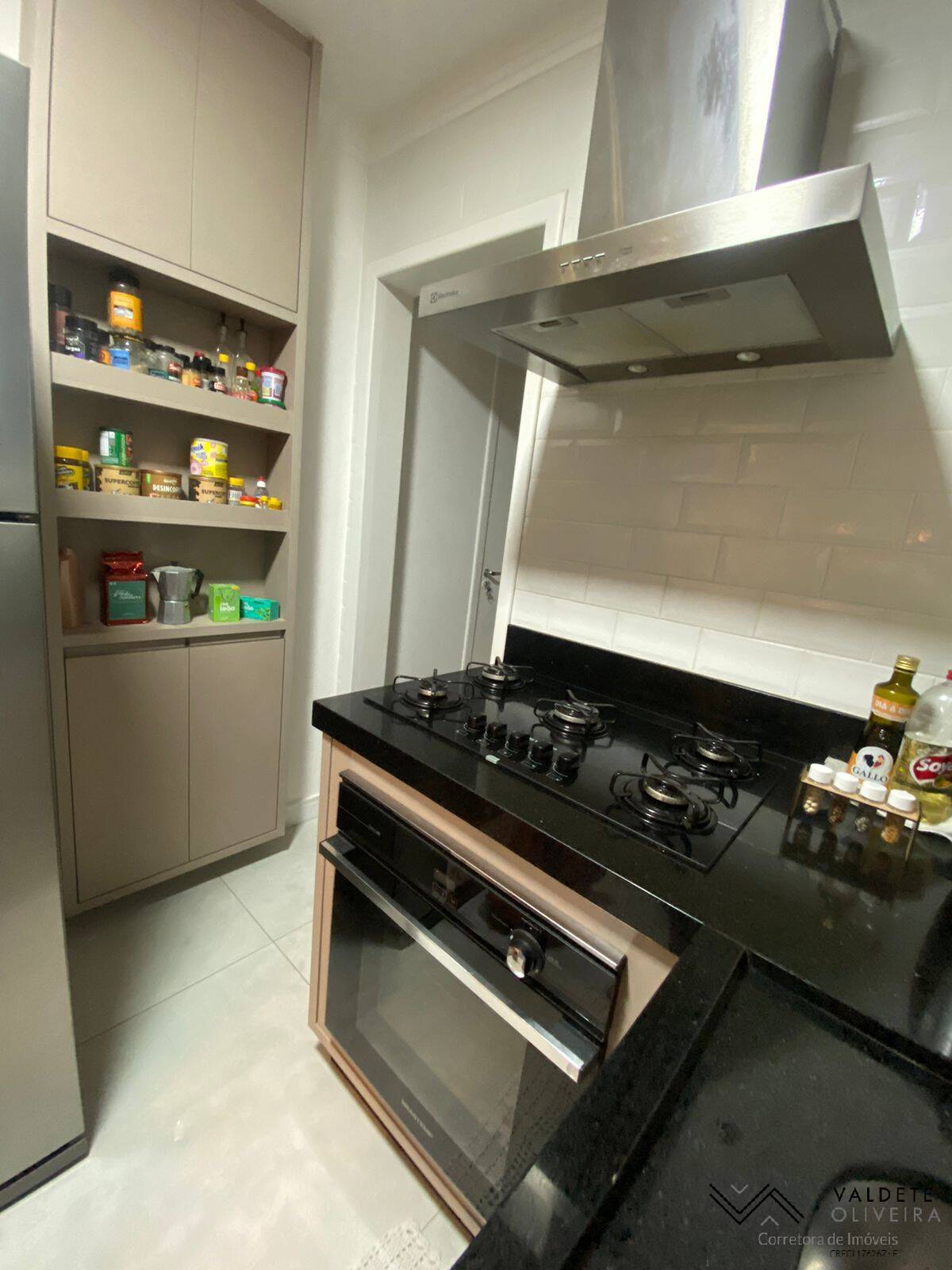 Apartamento à venda com 2 quartos, 75m² - Foto 6