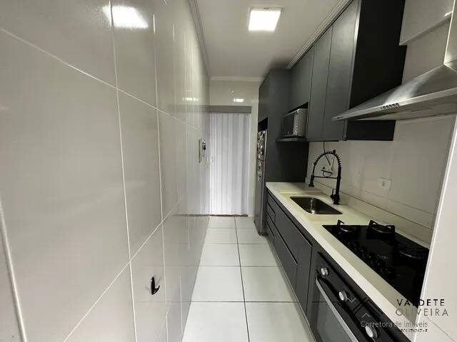 Apartamento à venda com 2 quartos, 77m² - Foto 2