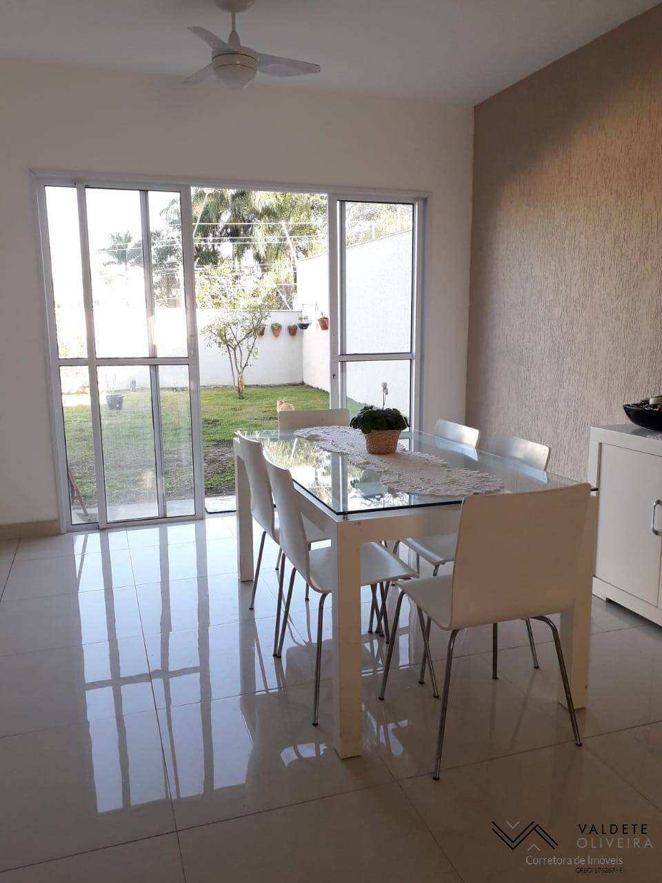 Casa à venda com 4 quartos, 136m² - Foto 2