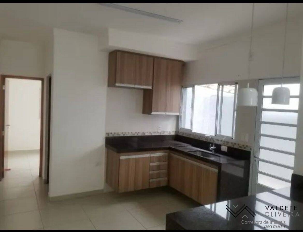 Casa à venda com 4 quartos, 153m² - Foto 1